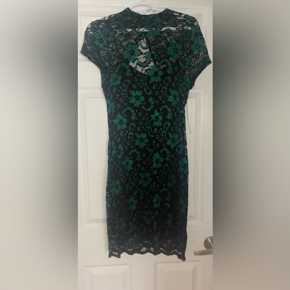 Green and Black Lace Dress - Picture 5 of 8
